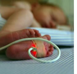 Especialistas europeus discutem no Porto estratégias para salvar bébés prematuros