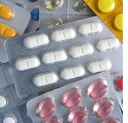Equipamento de prescrição automática de medicamentos distingue jovens portuguesas