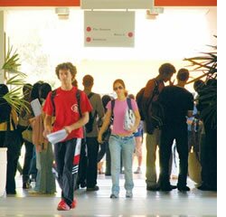 Mais de 700 estudantes brasileiros cruzam o Atlântico para estudar em Portugal